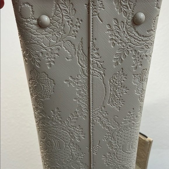 Betsey Johnson | Skull & Floral Embossed Tote w/Wallet - Picture 14 of 15